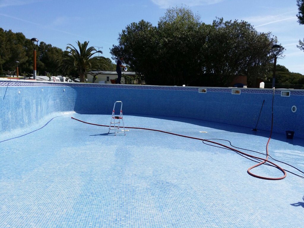 trizzoosystem's tweet photo. a #trizzoo posem a punt la teva comunitat, zona ajardinada o piscina https://t.co/KtoBlnu8n9
