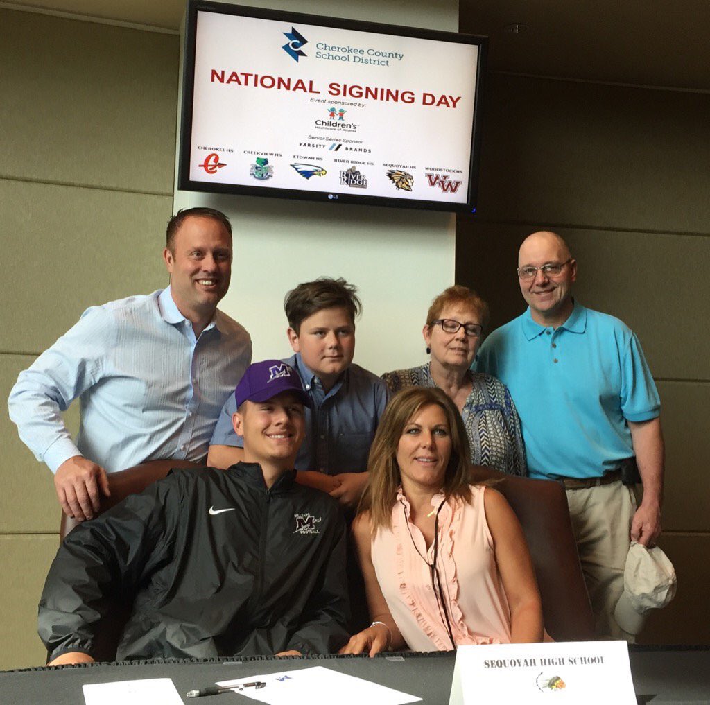 MajorsFootball's tweet photo. Welcome Sequoyah WR Zach Henley to the @millsapscollege family! โ๏ธ #AtownToJacktown #ClassOf2021 #GAonOurMind #MAJORkey17 https://t.co/TFKkVTwb5V