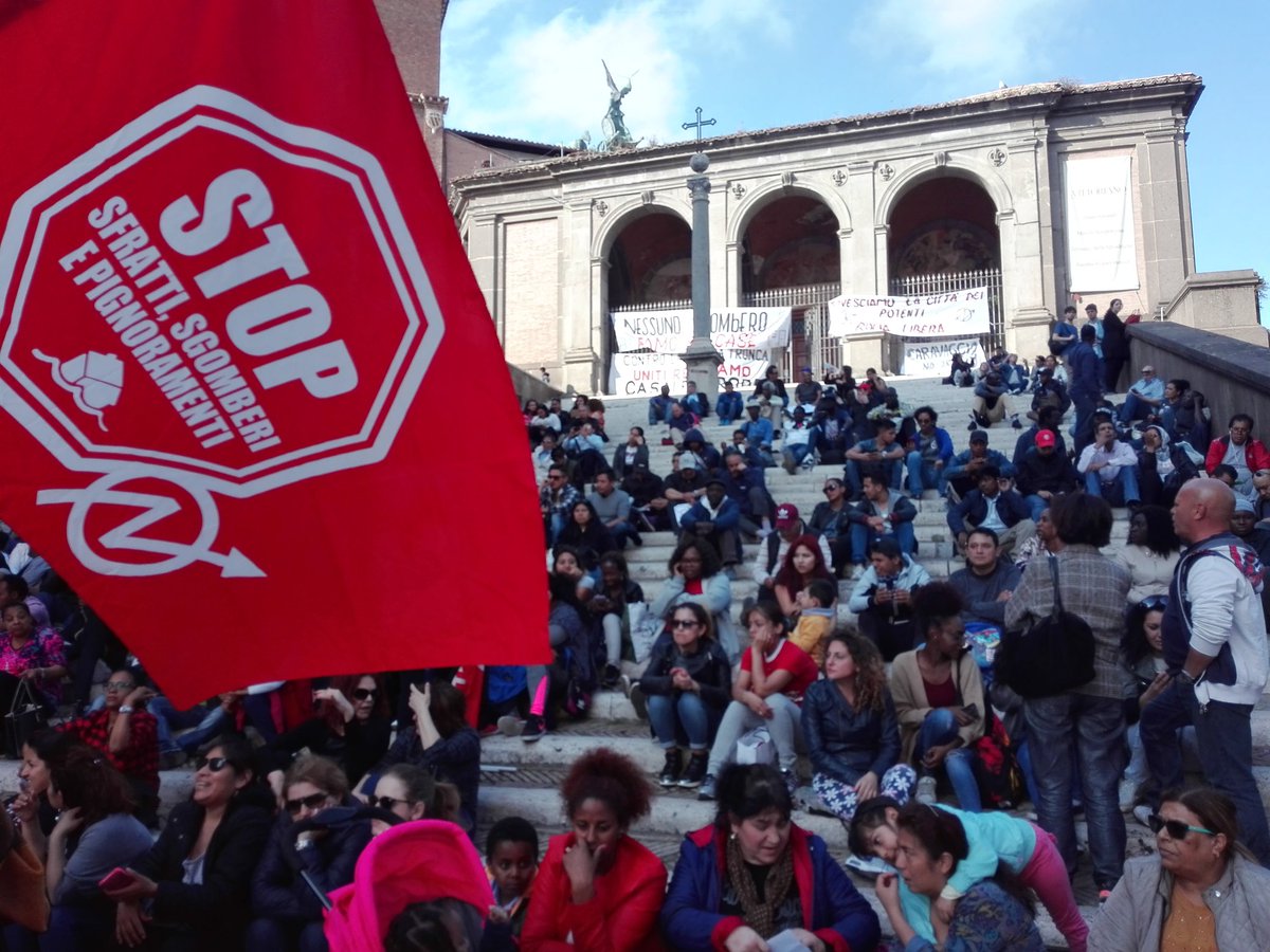 bpm_roma's tweet photo. Assemblea cittadina sulla piazza del Campidoglio contro i decreti Minniti. No al sindaco sceriffo! #casa #reddito  #libertàdimovimento https://t.co/FKbKkc1Pkl