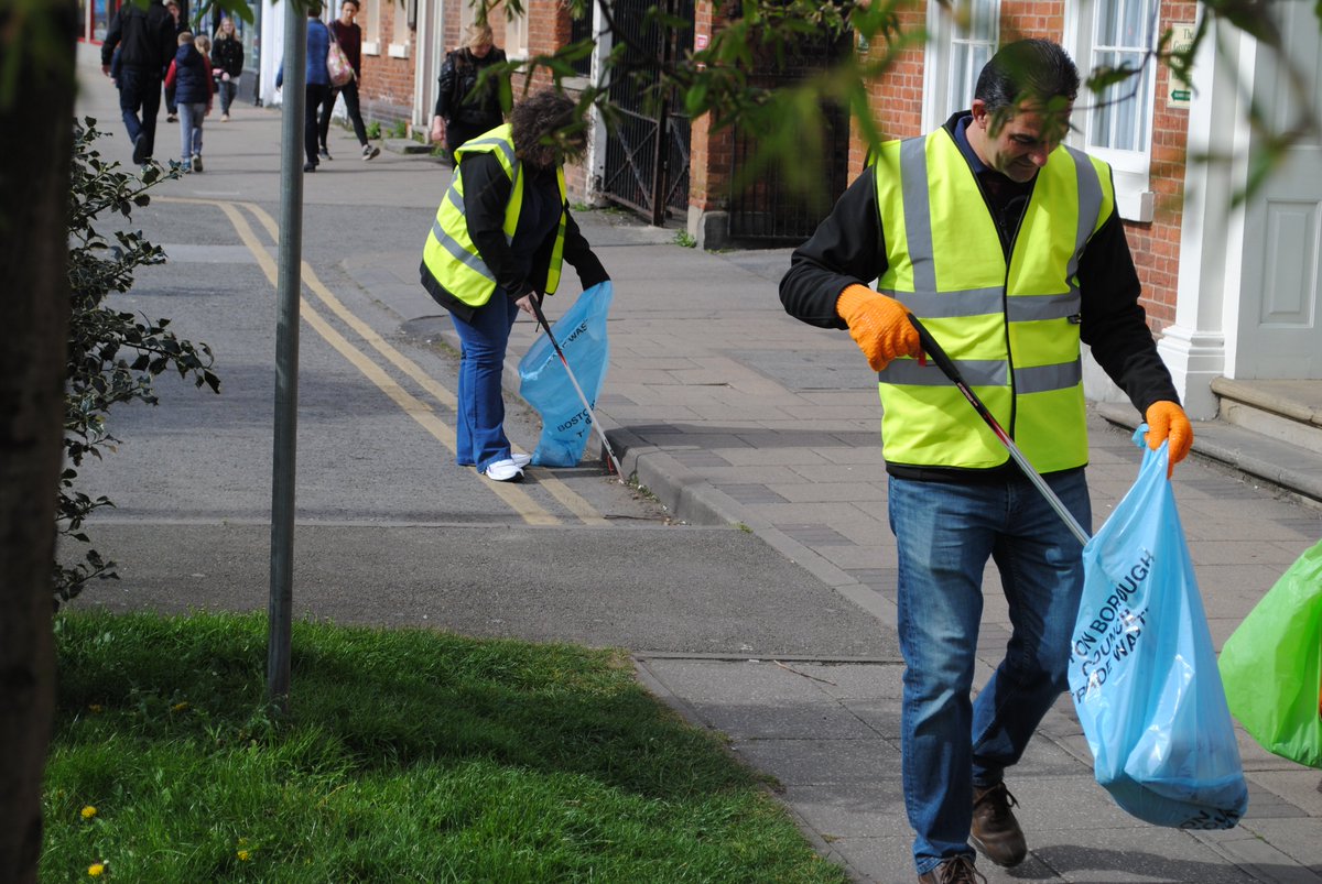 Bostonboro's tweet photo. #Boston's tenth annual big #BostonCleanUp has shown that the town is getting cleaner. Read all about it at https://t.co/NYjK0DR4or https://t.co/bGXMWAYgql