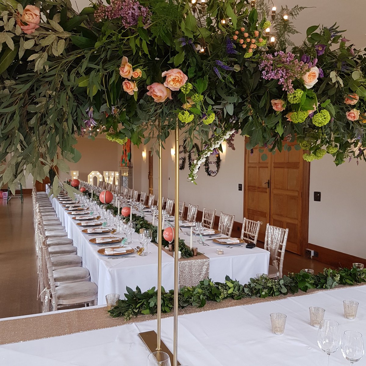 Floral epicness from @foxybudflowers today at <a href="/Coombe_Lodge/">CoombeLodge_Blagdon</a> Loved styling one long table for <a href="/alwaysyouphoto/">AlwaysYouPhotography</a> big day!  <a href="/PuddingBridge/">Pudding Bridge</a> 💖