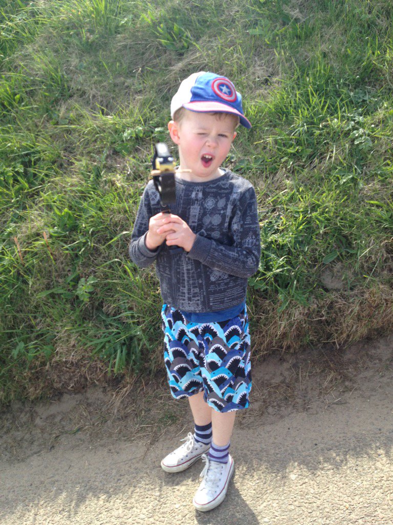 MarcLillystone's tweet photo. Joel enjoyed his #2minutebeachclean on a v.clean mundesley beach 2day.But Marine life aren't smokers #fagend #litter https://t.co/IN3GoJAwax