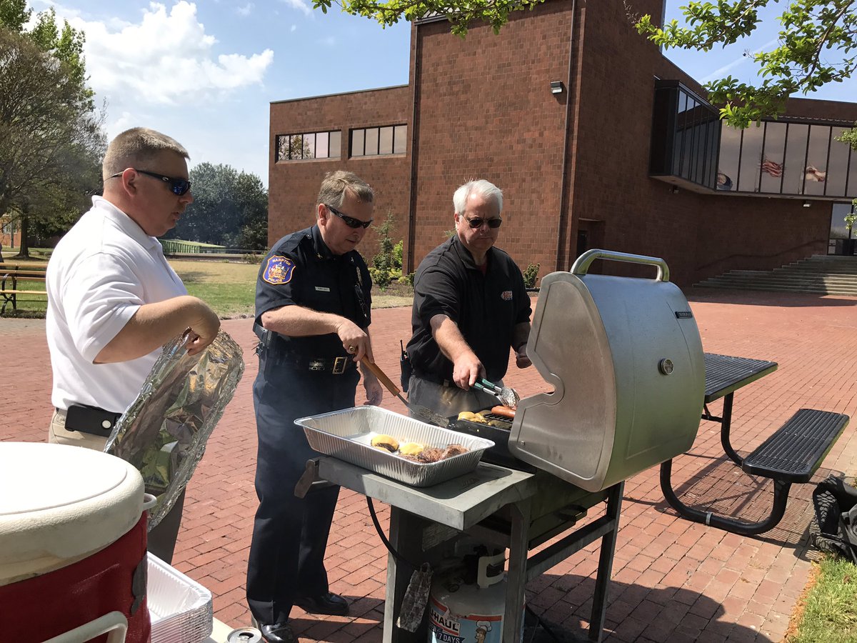 ChiefTerrySult's tweet photo. HFD Chief Layman, Scott Doggette &amp; I grilling for our 911 Dispatch Team. Thank you 4 your service on National Telecommunicator Week. https://t.co/cOsZN9QIYh