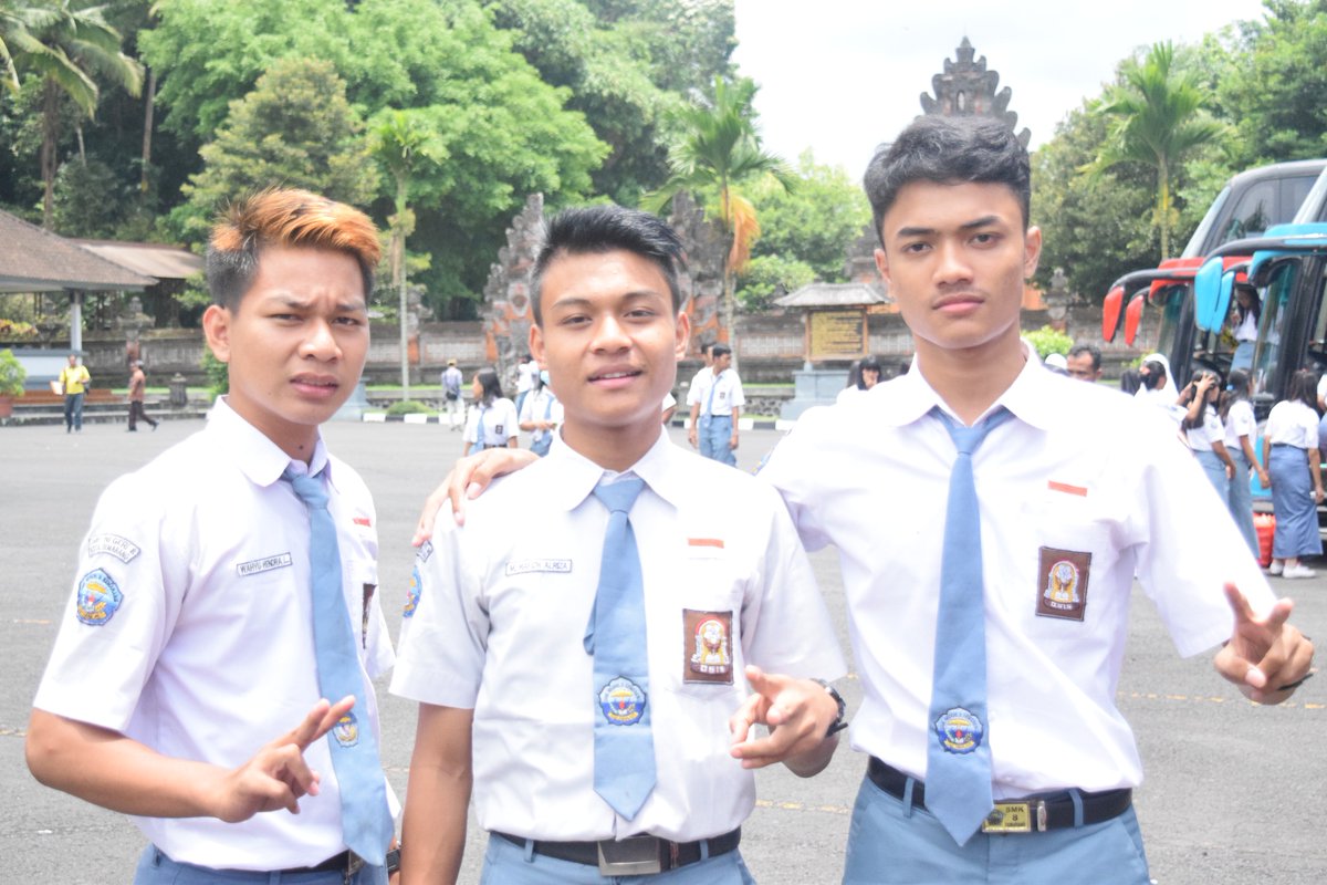 dhanuhf's tweet photo. #Wahyu #Hafizh #Danu
#TKJ1 #SMKN8 #UNBK2017 #Sukses #XII https://t.co/FjHbDhGvkA