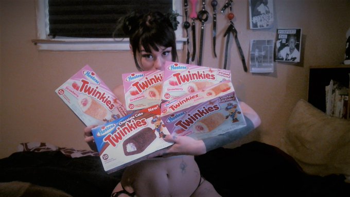 I'm live RIGHT NOW on @chaturbate and I'm gonna #stuff myself until I either burst or die! https://t<a class="tags" href="/tag/chaturbate">@chaturbate</a><a href="/tag/stuff"class="tags"><span>#stuff</span></a>