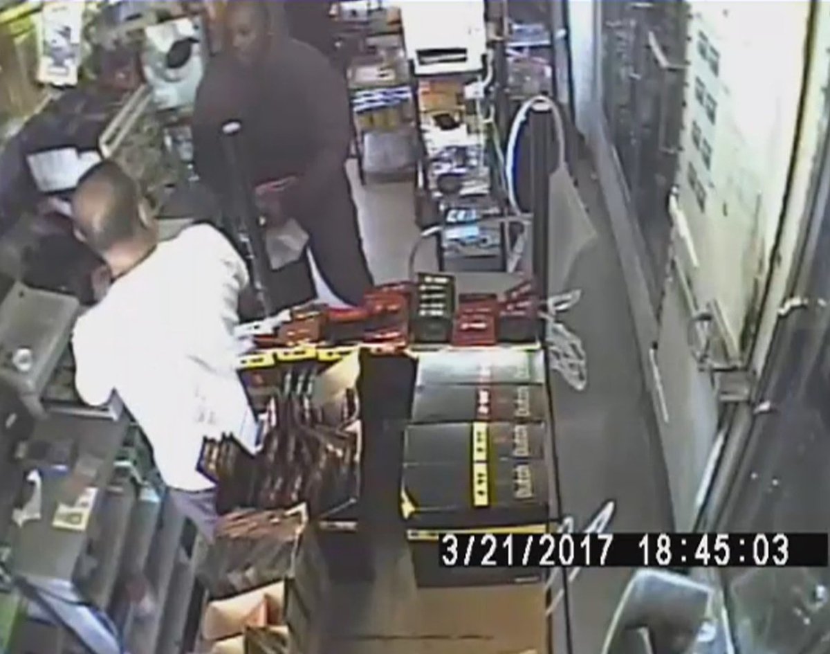 After the cash was in the bag, this armed woman ordered the clerk to get in the freezer bit.ly/2ovSWyC https://t.co/UTp0gLdQUQ