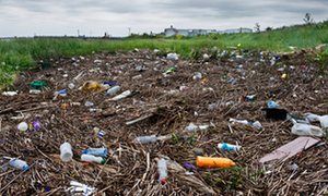 GreenhouseComms's tweet photo. The amount of #waste from single-use #plastic bottles in #London has risen out of control! https://t.co/b4pab1d94Q https://t.co/QuGeCIaGWy