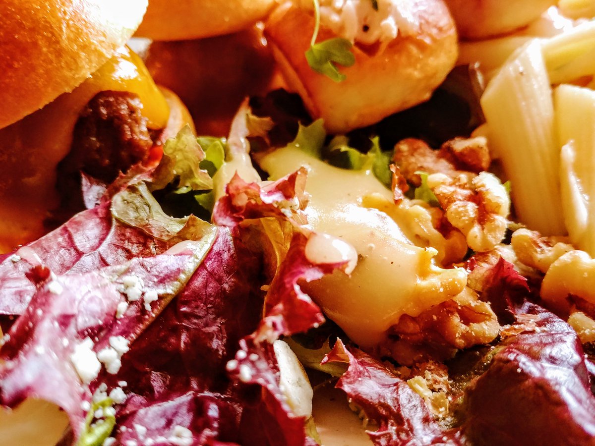 SPRINTtrumbull's tweet photo. I dont think you understand. #foodmode #LGG6BOS https://t.co/uamnLYBppJ