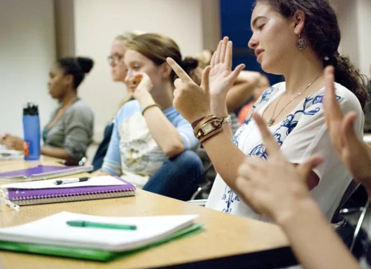 Hear_Consult's tweet photo. THE 7 MOST COMMON QUESTIONS AND MISCONCEPTIONS ABOUT DEAF CULTURE
 https://t.co/5v0MTGgXu2 #deaf #asl https://t.co/CPp69rtTPN