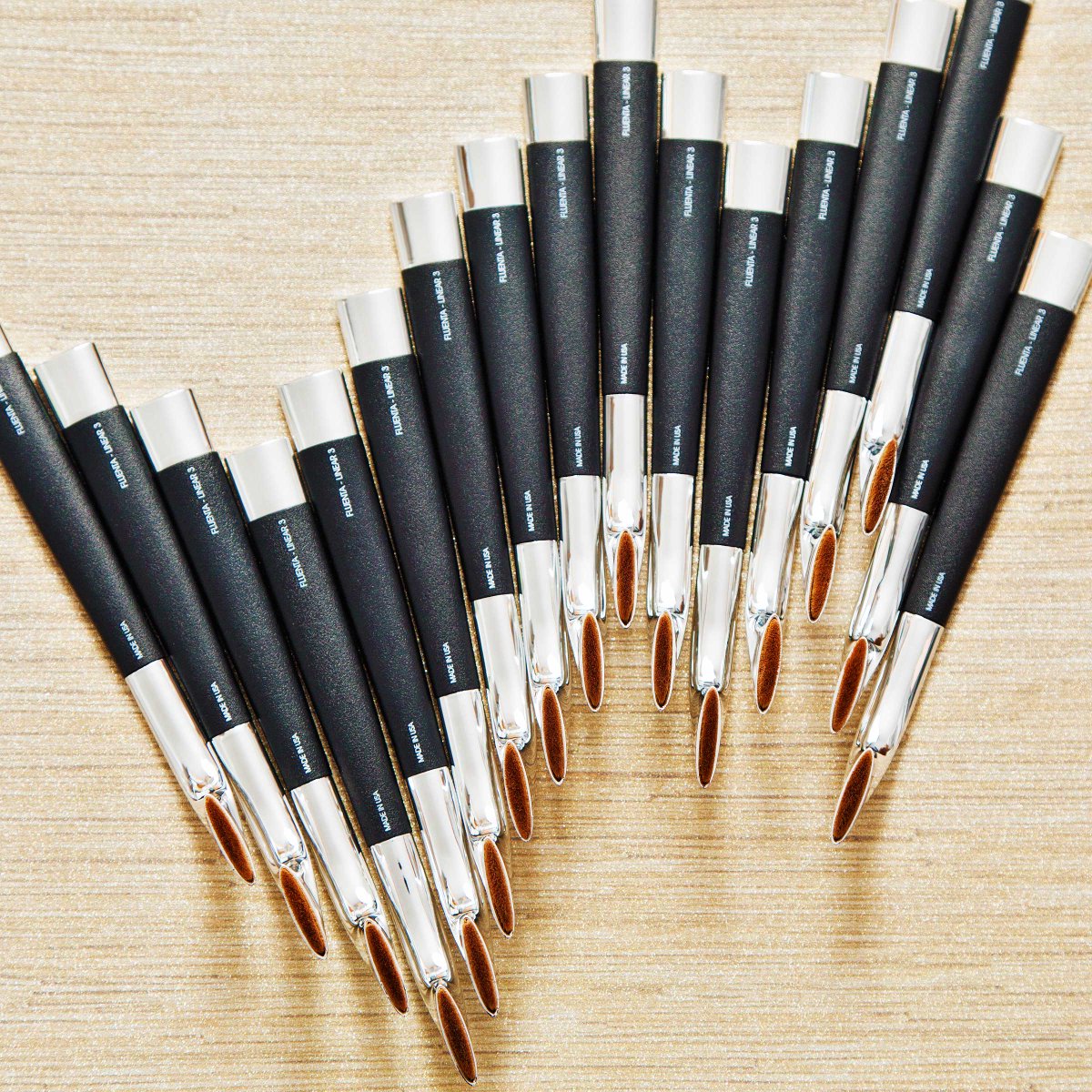 _byartis's tweet photo. Use the #Linear1 to create a perfect brow by making short hair-like strokes #ArtisTechnique #ArtisBrush https://t.co/WV9Lpk1VWc