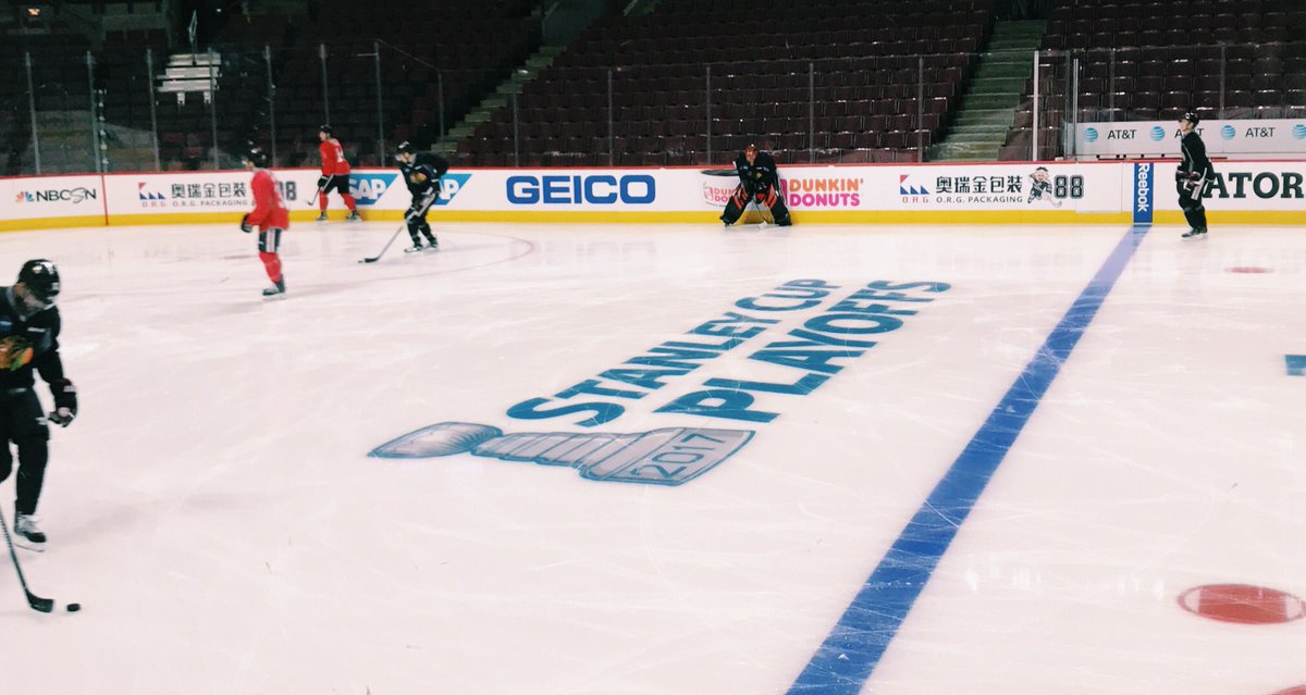 NHLBlackhawks tweet picture