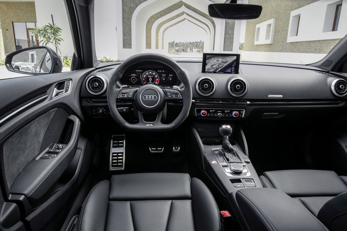 AudiBENL's tweet photo. De nieuwe Audi #RS3 #Sportback... inclusief krachtigste in serie gebouwde vijfcilindermotor ter wereld! #LeagueOfPerformance https://t.co/zhgiKOD4ur