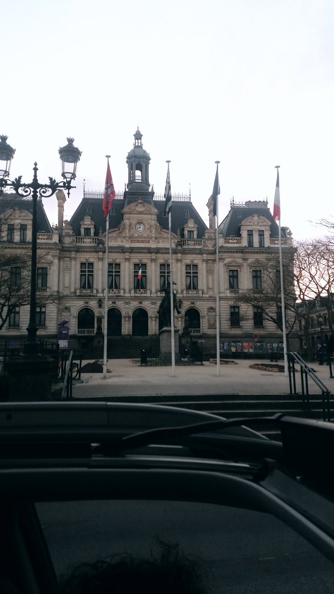 BTS_JOLY's tweet photo. #France # BTS @BTS_twt https://t.co/K42BFnWn5m