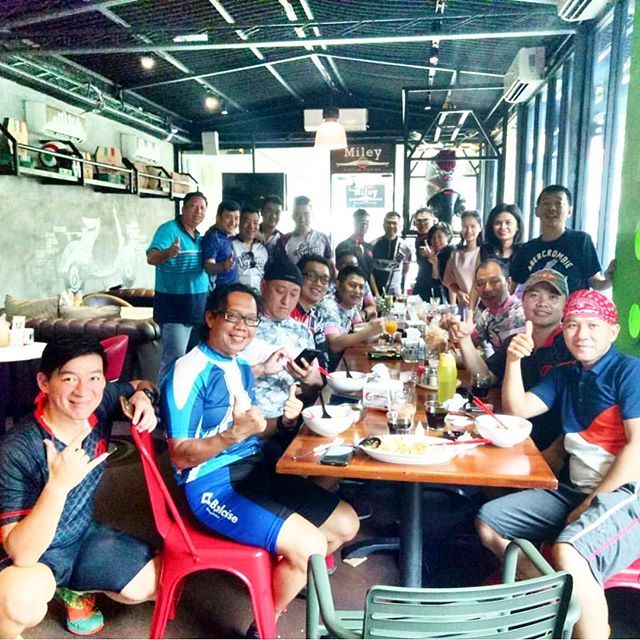 umsufm's tweet photo. Breakfast after cycling at Miley! Thank you Pacific Bike for coming. Check menu and https://t.co/MqQEnI10Xu https://t.co/YfvlkLaS7W #inim…