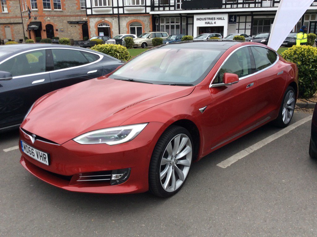 AbconIndProd's tweet photo. Fond memories of test driving the Tesla S90D at #EnergyShow17 @SEAI_ie What a drive! #electriccars @CavMacHoses https://t.co/FtszZwiDiC