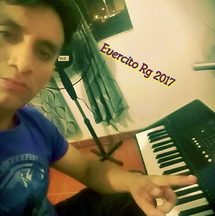 Ever120487's tweet photo. La vida es hermosa cuando disfrutas con lo que mas te gusta..#LaMusicaesmiPasion..!!.. https://t.co/XAHGoQC4b1