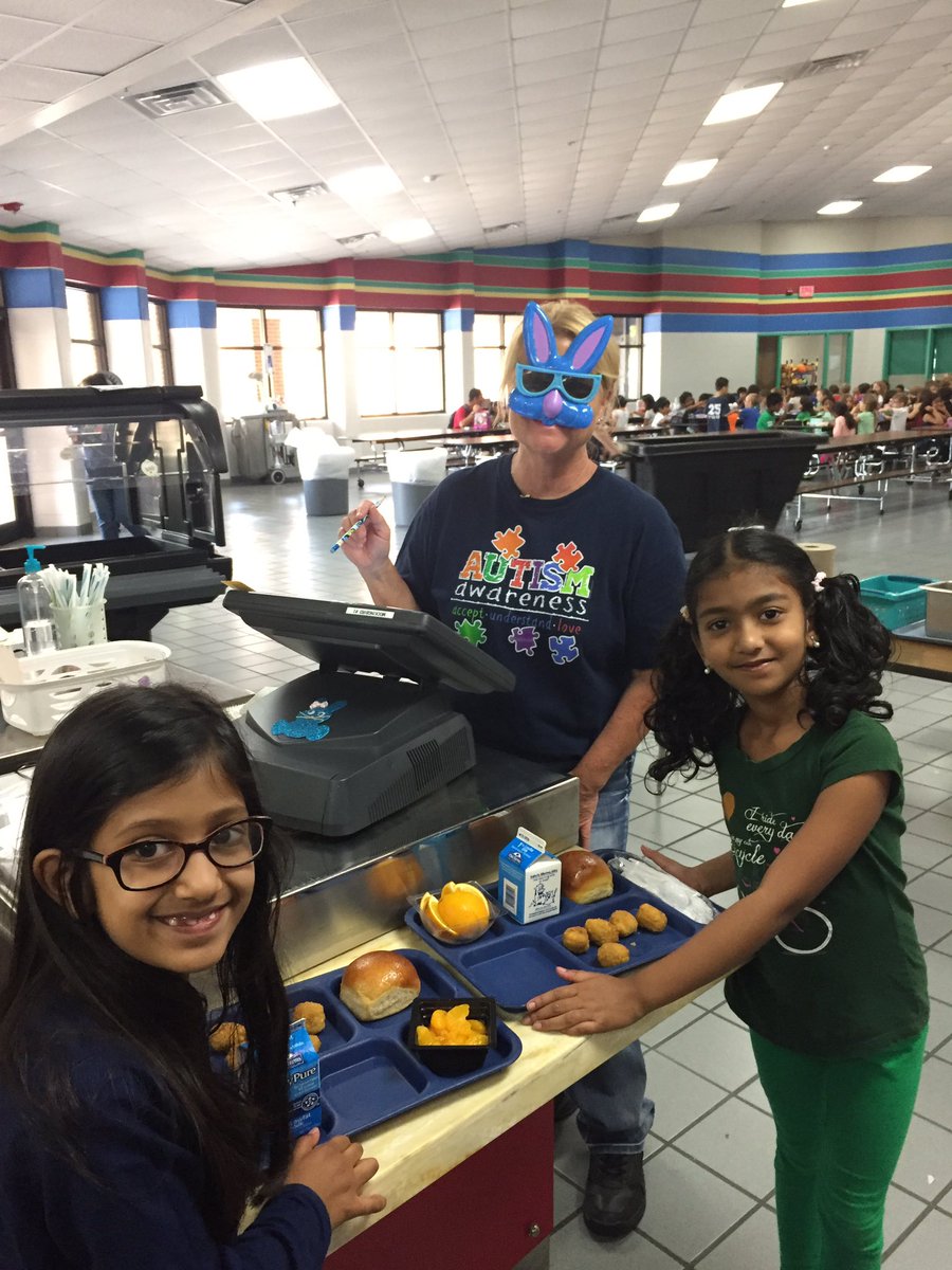 MKB1A's tweet photo. Love our child nutritionalists and the fun they bring to the cafeteria! @MKBMavs #cisdlearns https://t.co/2db8P7LoXD