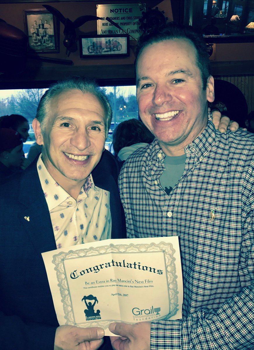 goopioidfree's tweet photo. SOFA board member @JeffMolter helped to raise money for the SOFA Foundation at last night's @grailcoops event w/@realboomboom! https://t.co/v1KS9UyG9r