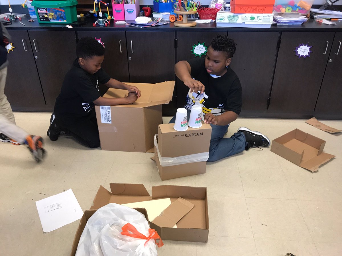 BCESMustangCity's tweet photo. 4th grade scholars engineering arcade games in STEM! #MsAdams #BCEStrong💜 https://t.co/4pb8TqI2DR