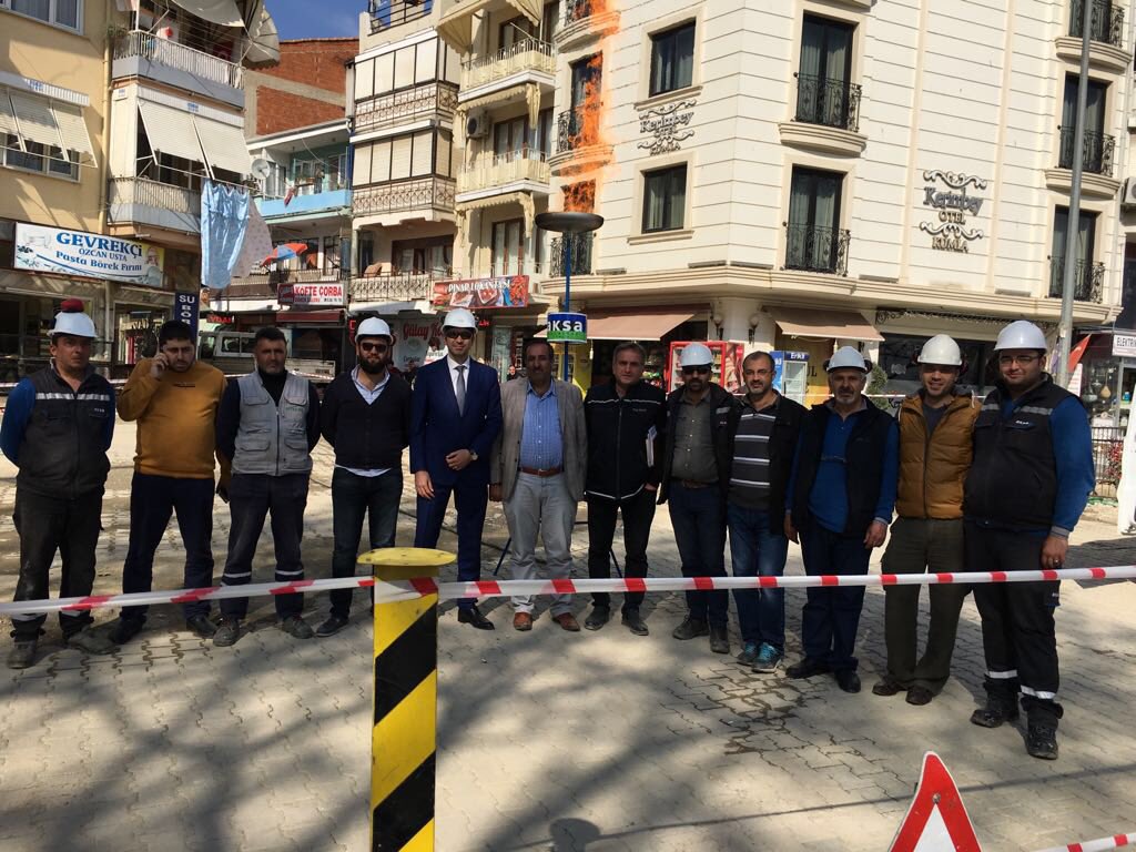 Ne başarırsanız başarın, size yardım eden birileri mutlaka vardır.