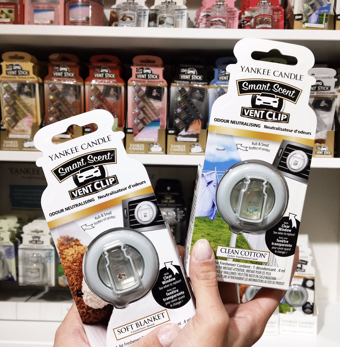 LePetitEndroit's tweet photo. Youhouuuu les diffuseurs voiture #ventclip de #yankeecandle sont là !!! À shopper dans nos boutiques ou sur l'e-shop en commande 😍😍 https://t.co/NaQScJ6nwU