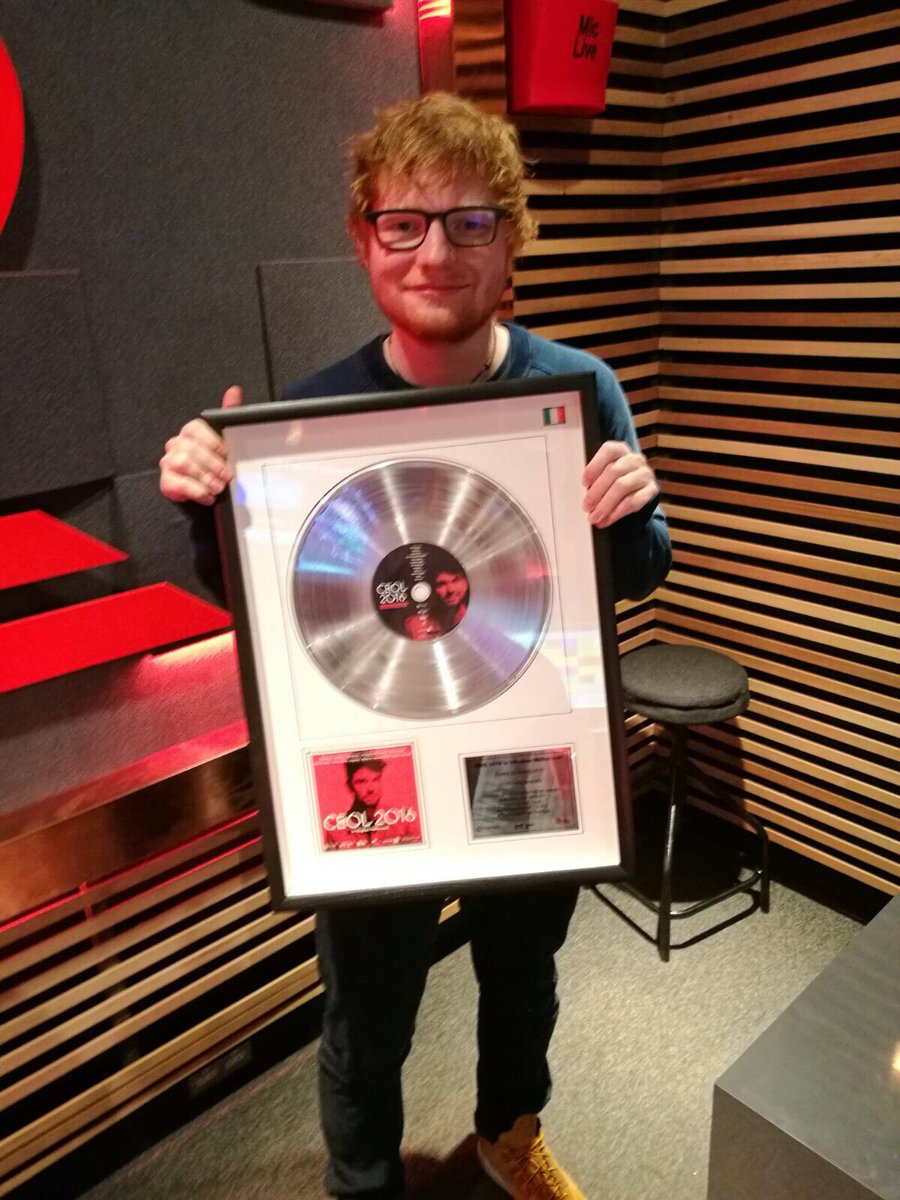 RaidioRiRa's tweet photo. Go raibh maith agat @edsheeran as Thinking Out Loud a thaifead as #Gaeilge do #CEOL2016! https://t.co/2Ra8944o14