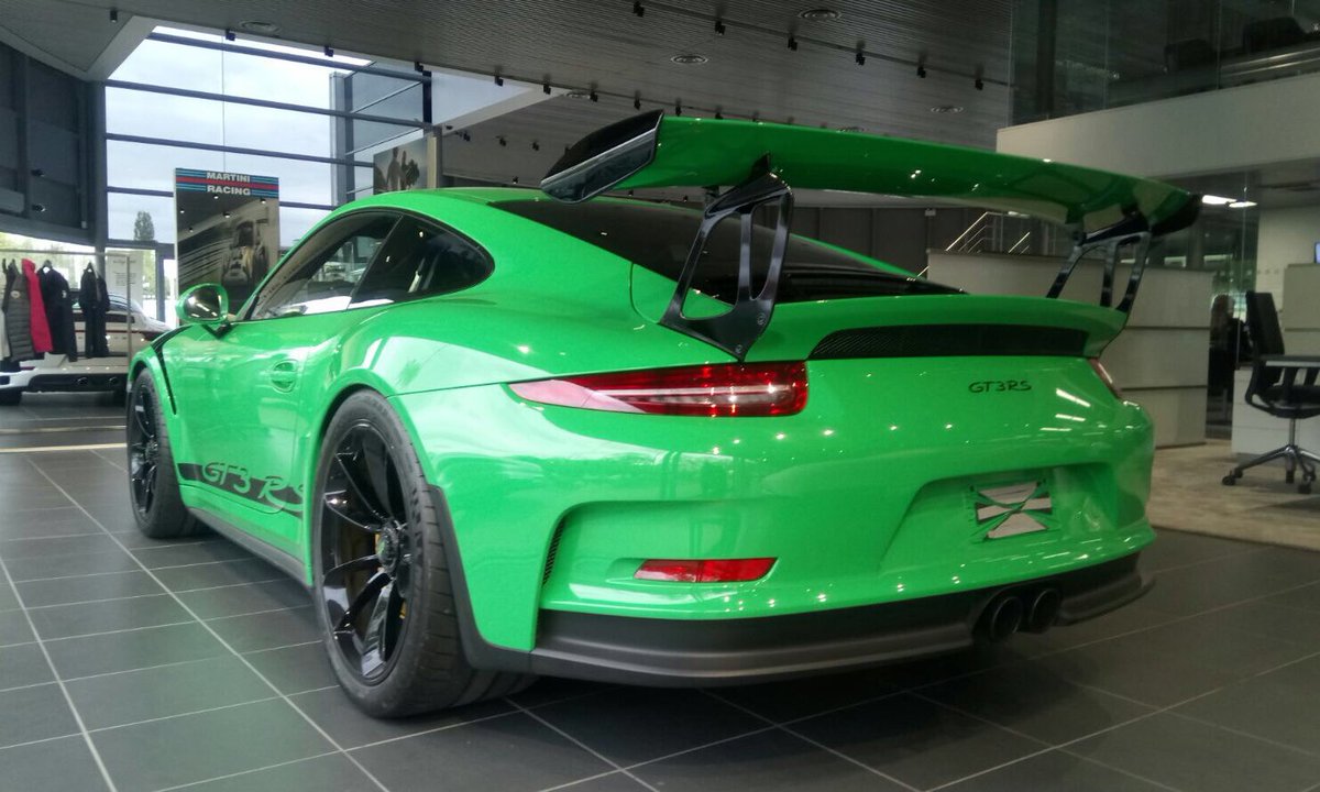 PorscheRetail's tweet photo. The Viper Green #Porsche911GT3RS is now in the showroom at #PorscheHatfield

@VipDigitalpics @stephend9842 @DeanKiedyk @markjgoody https://t.co/yl2HETrl3B