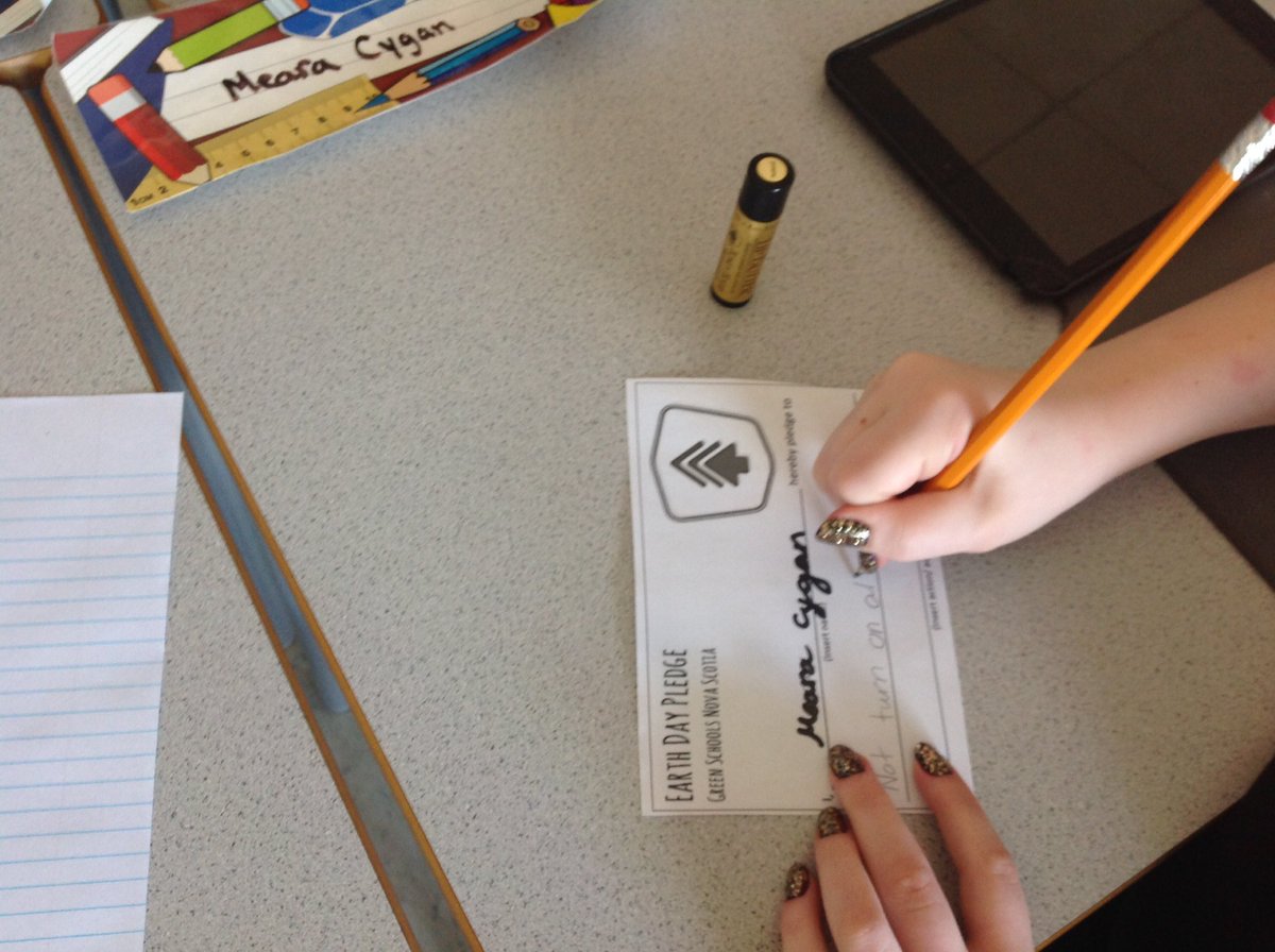 marlenelebel58's tweet photo. @GreenSchools_NS  Earth day pledges were a great start to get @ssrsbba students committed to #wasteless #Energy ! https://t.co/lEERNFGJXj