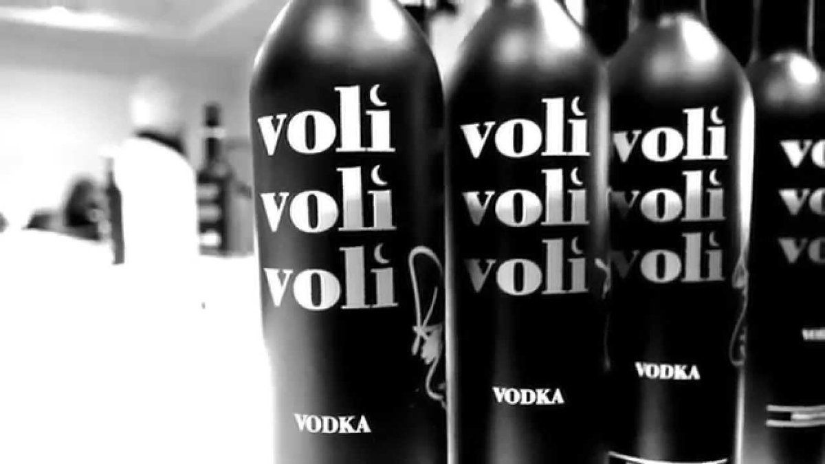 ZayPromotion's tweet photo. Can't help it I'm from Dade we love our black bottles @RickRoss  @pitbull much loves unks💣💯 https://t.co/wdhpLzbt5B