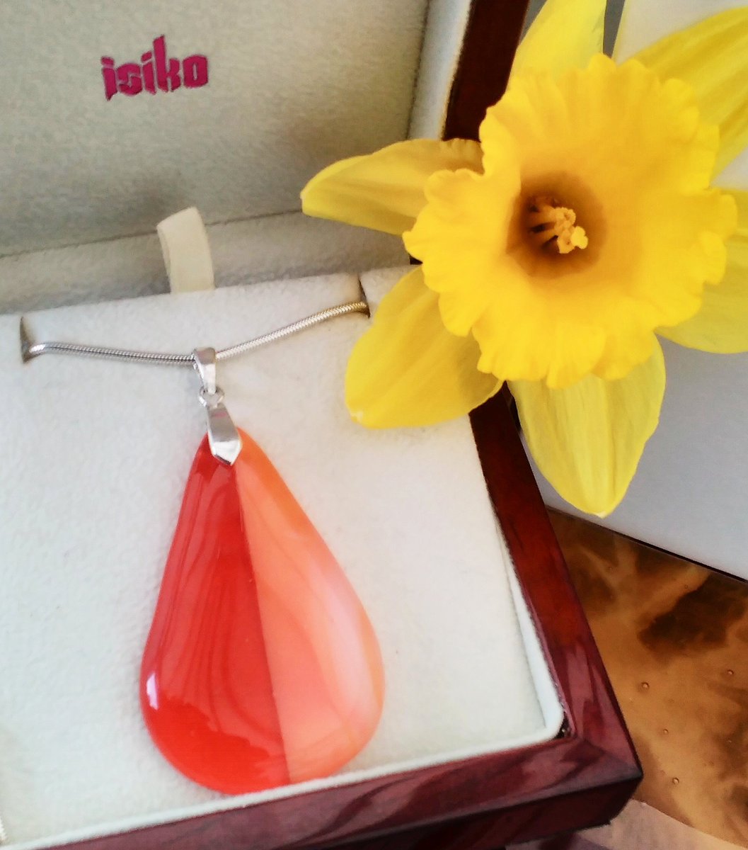 _isiko's tweet photo. Our isiko Easter glass pendant Collection is here!🌻. Follow us, visit our website and share our new collection... #Easter #sunshine #glass https://t.co/r2ubUi7zFx