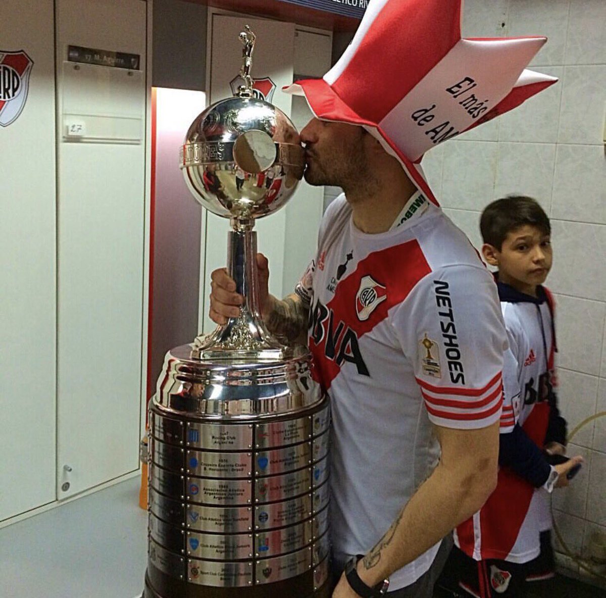 romorita11's tweet photo. Día del beso? Soñando con volver a besarte!! 😘  ⚪️🔴⚪️ https://t.co/atxdUCRjdp