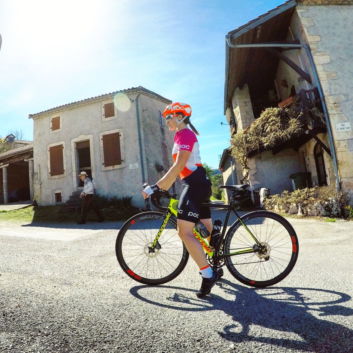Marion_Cycling's tweet photo. My frame was broken last weekend during my flight home... Now fixed :D ready for @cannes_triathlon with @Polar_France ! https://t.co/Rf9Rb4LGJl