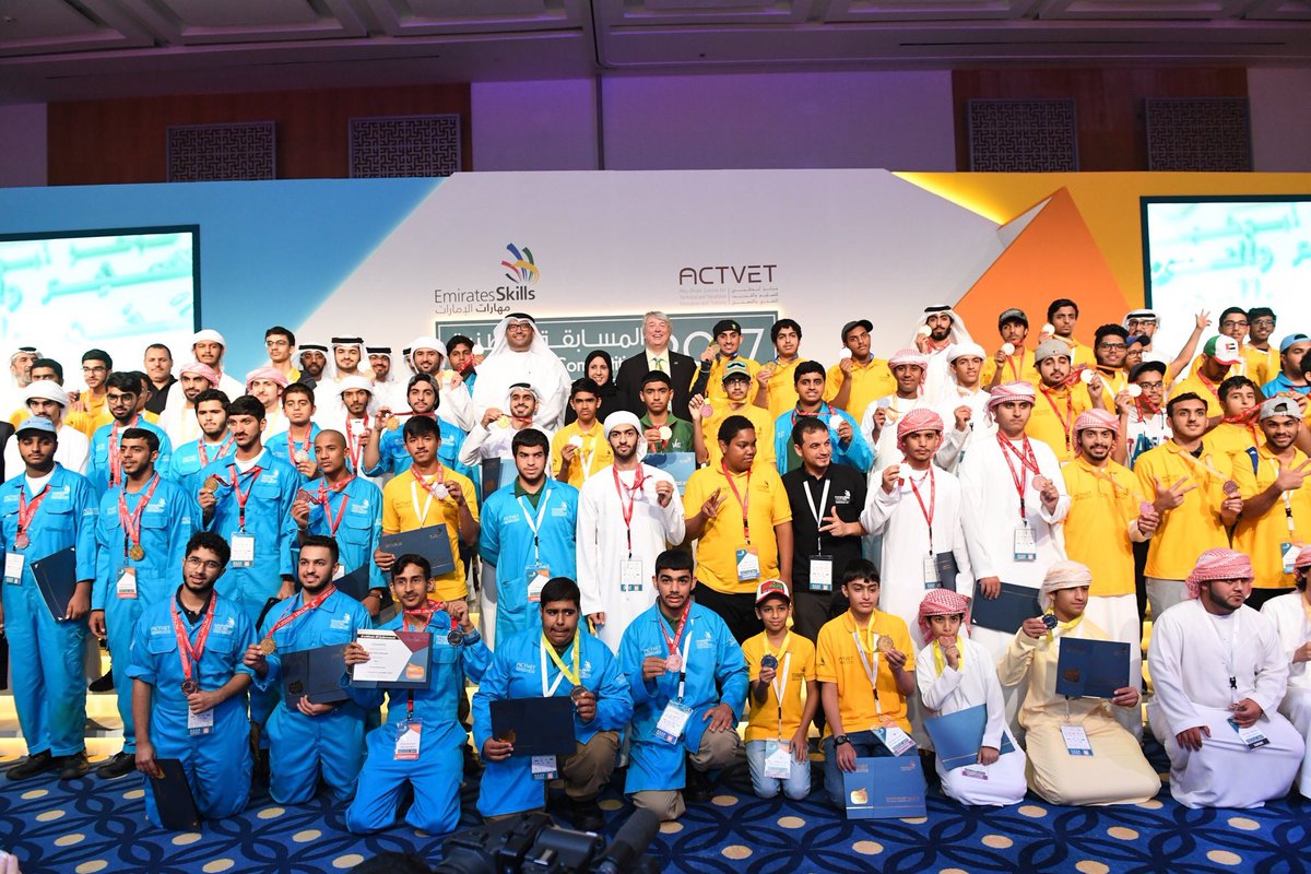 ADVETI_AbuDhabi's tweet photo. تهانينا لطلابنا من مركز التعليم والتطوير المهني المبدعين لحصولهم على المراكز الأولى بجوائز المسابقة الوطنية للمهارات ٢٠١٧. https://t.co/zVbD5tDESd
