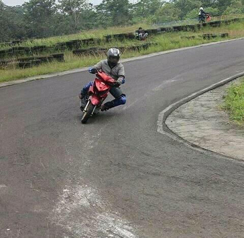 Naiklah tanpa menjatuhkan siapapun , bersaing lah secara sportif
