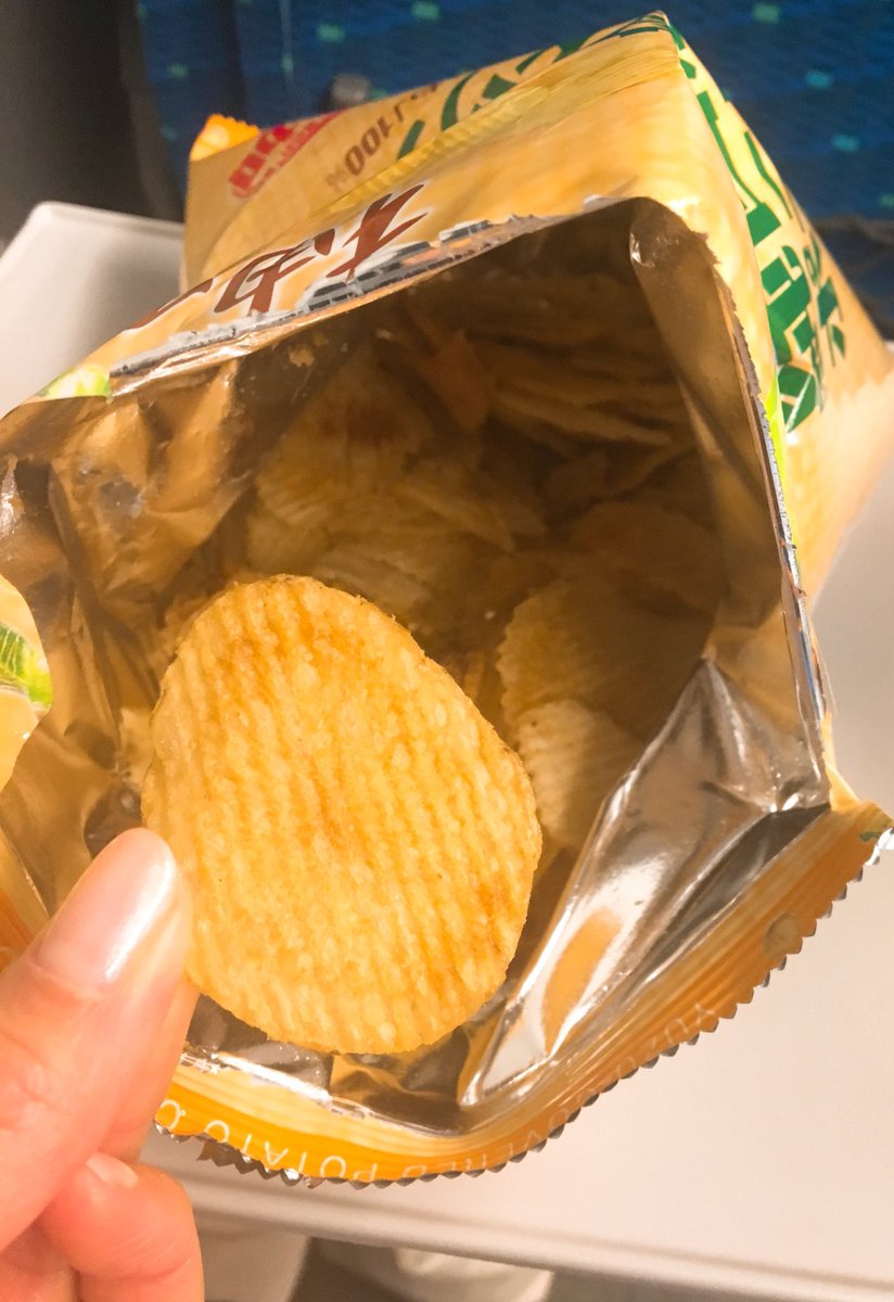 SatoChiaki's tweet photo. 今日のおいも

「純国産 ポテトチップス 柚子」

体に優しいポテチ。パリパリというよりバリバリッとした食感です。柚子が程よく香ります。

#いもっち #３６５日いも #純国産ポテトチップス #柚子 #beople https://t.co/WFDBRvirZo