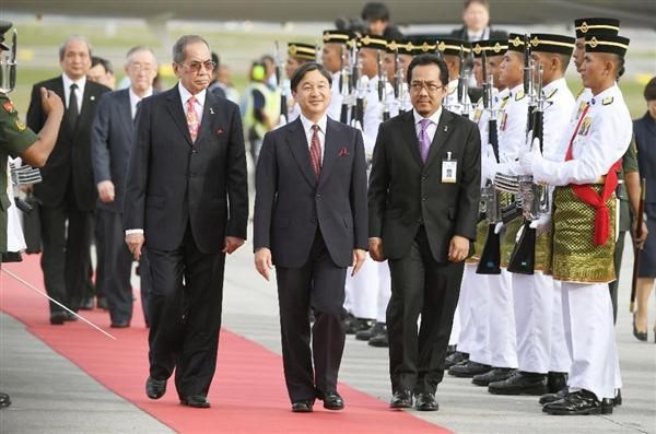 皇太子さま マレーシア首相と自撮りでニッコリスマイル 皇太子さま マレーシア首相と自撮りでニッコリスマイル