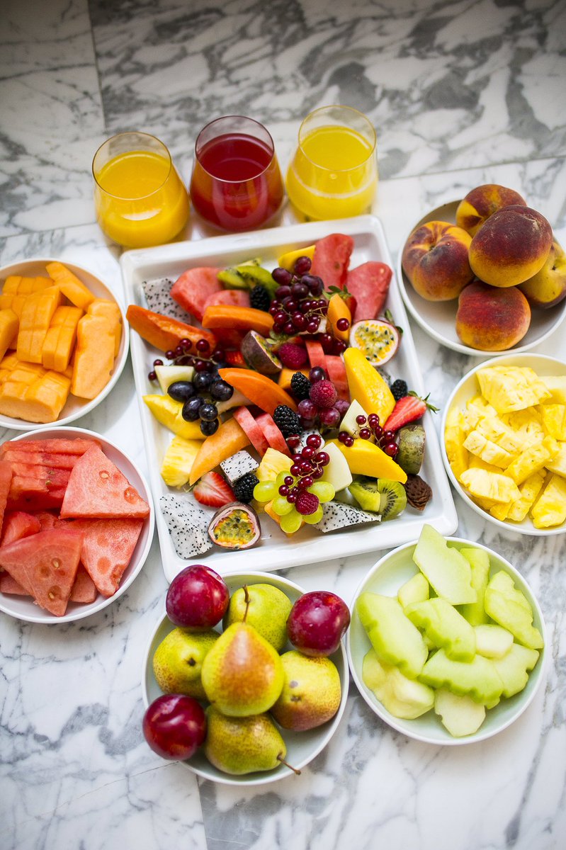 FullyRaw's tweet photo. A DELICIOUS Rainbow Fruit Brunch at the @viceroydubai! 😍🍉🍇🍐🍓🍍🥝🍑✨The BEST way to start off the day! https://t.co/mAppNlnDq4