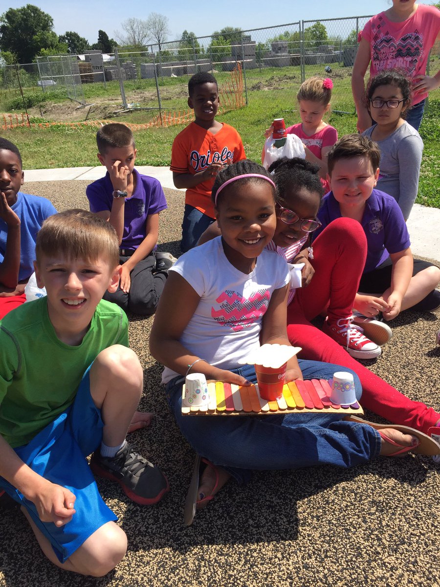 mrssmith323's tweet photo. Having an EGGcellent time with our students and @mrsserio doing our STEM Egg Drop Project!!! #msaw 🥚🐥🐰#ilovemyjob https://t.co/PrFJ3XlzTP