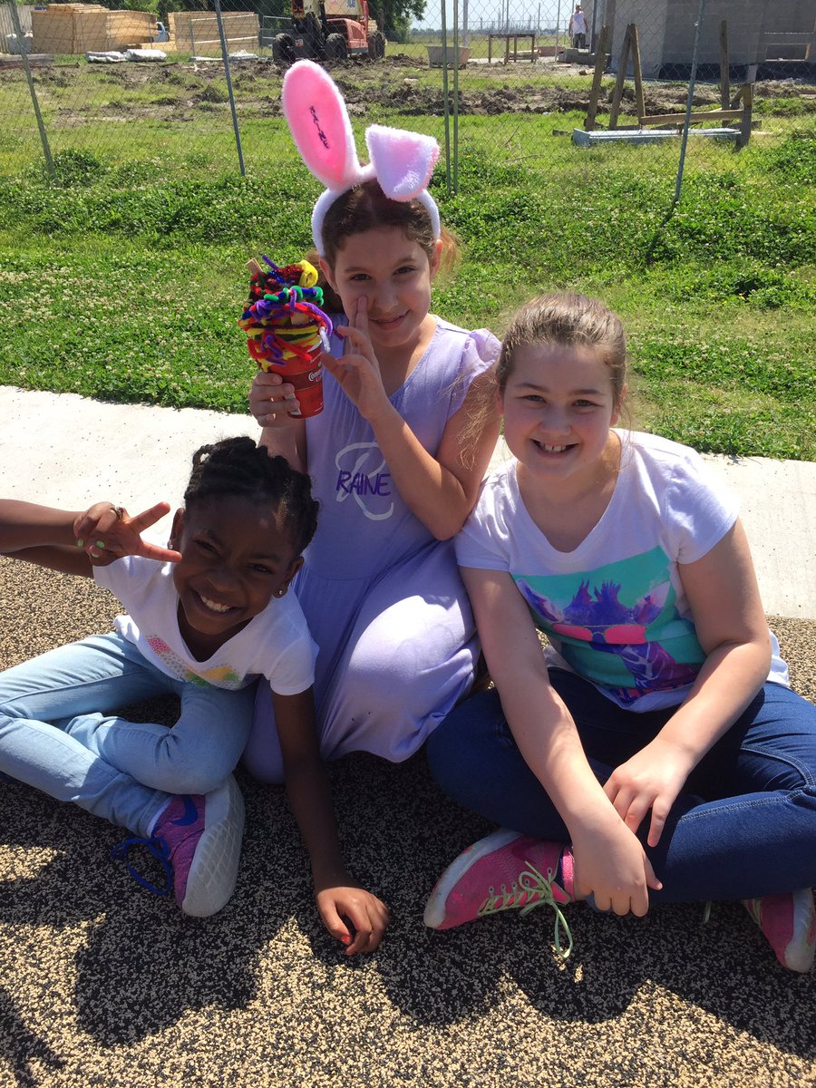 mrssmith323's tweet photo. Having an EGGcellent time with our students and @mrsserio doing our STEM Egg Drop Project!!! #msaw 🥚🐥🐰#ilovemyjob https://t.co/PrFJ3XlzTP