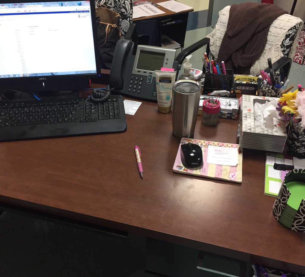 thum722's tweet photo. A clean desk is rare. Documentation. #tobusytoclean #controlledcaos #helpingkidsread https://t.co/7c4zEr89Tt