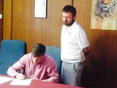 harmon923's tweet photo. Dreams do come true! #signingday 🐯 https://t.co/x6olqzkEp8
