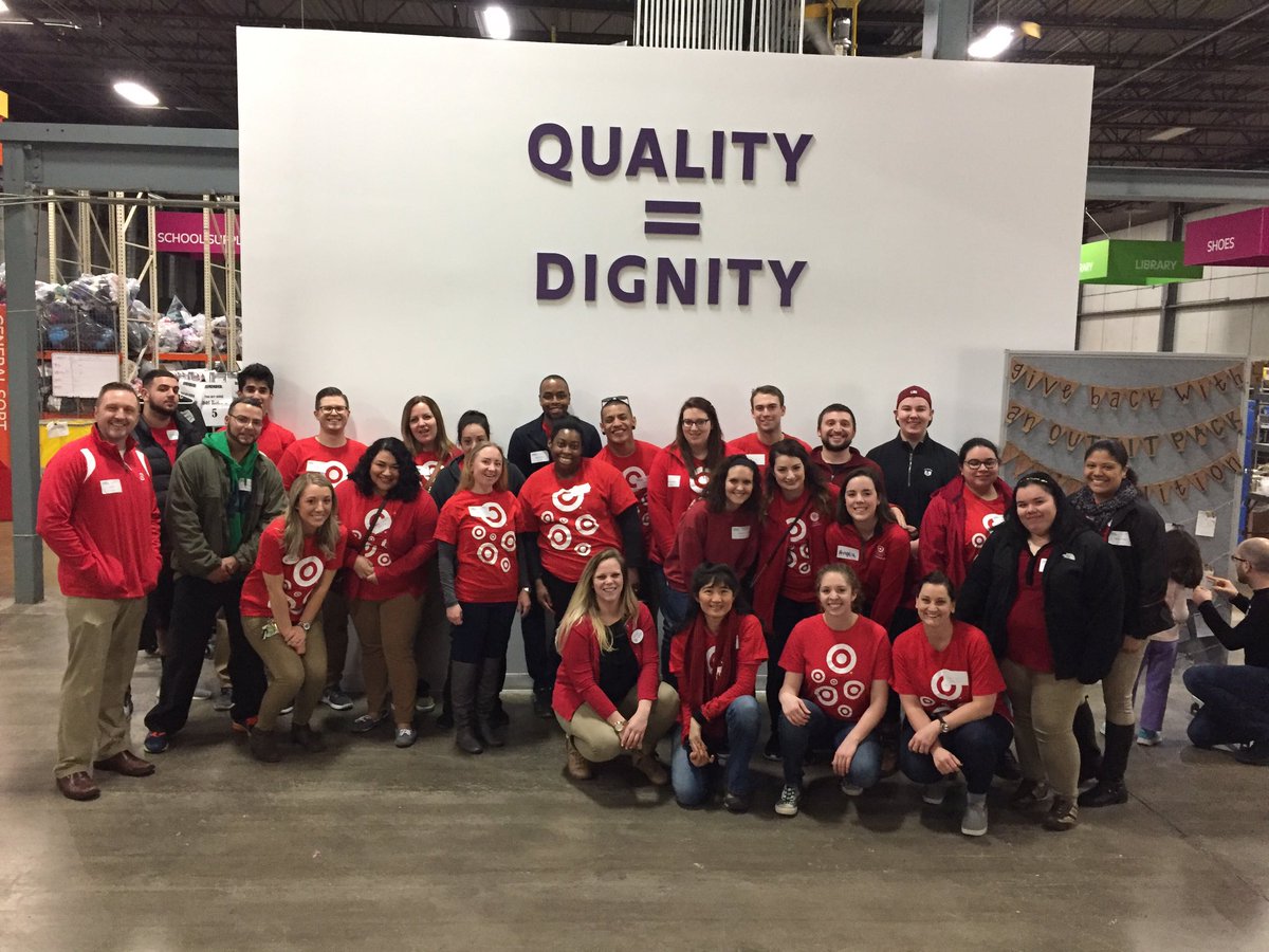 ReadySetBryan's tweet photo. Giving back to the community. #WeMakeTarget #QualityEqualsDignity @tonypena @K2Virgilio @Kellieness @jane_legg @sfritz16 https://t.co/Wnj0JCnkbi