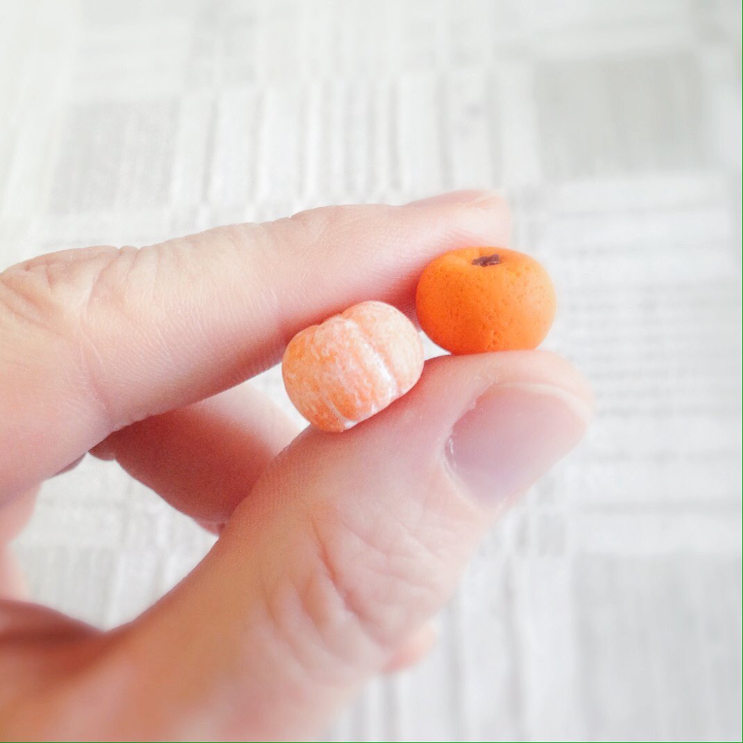 raganudraustini's tweet photo. #polymerclay #tangerine #orange #tiny #tinyfruit #raganudraustinis https://t.co/Eej0EtTeon