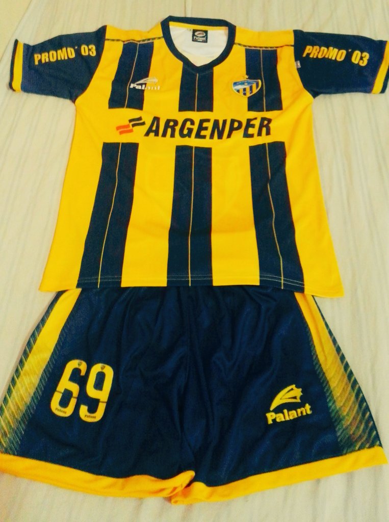 MPQSR's tweet photo. Listo para el campeonato con las micas del
@SportRosarioHZ en apoyo a nuestro hermano @Anghello24 
A campeonar csm.
#69 #MPQSR https://t.co/4r28JvElEd