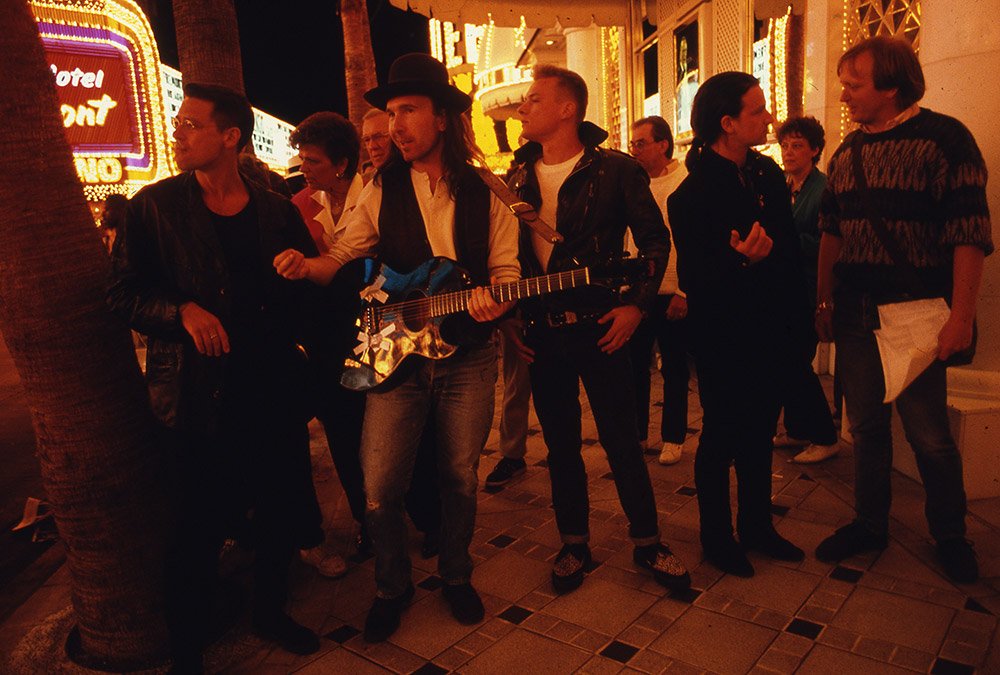 U2 Fremont Street Las Vegas 30 Years Ago This Week Shooting I Still Haven T Found What I M Looking For Video U2thejoshuatree17 T Co 2ddbtbxbdw