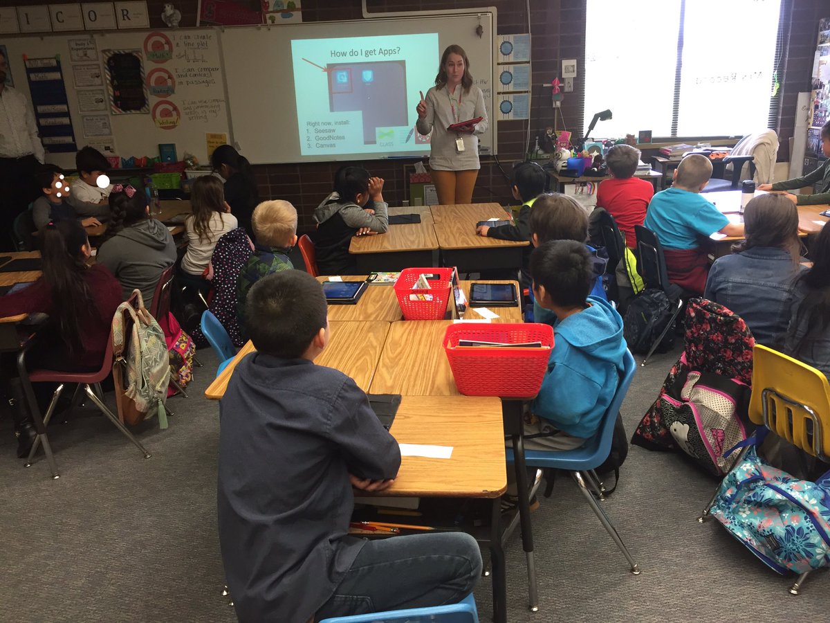 WhatEdSaw's tweet image. @MrsKroon helping some 3rd graders setup their 1:1 iPads. #vpsipads #vpsitf #vpssuccess