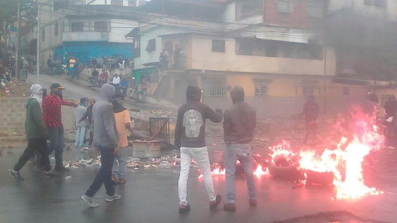 renanfco26's tweet photo. En La Matica en Los Nuevos Teques https://t.co/qFKVvichOv  #13Abril