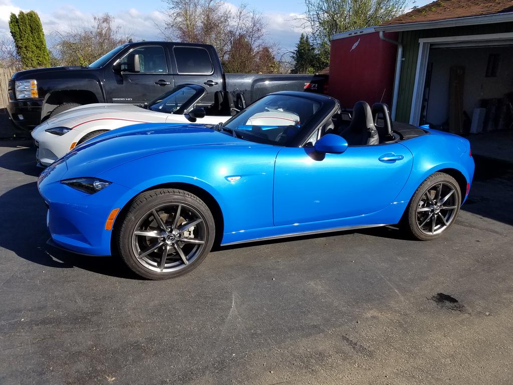 Bauerspeed's tweet photo. @MazdaUSA @KelleyBlueBook Now you just need a nice blue on the MX-5 Like I did to mine! https://t.co/4hFA6HudiU