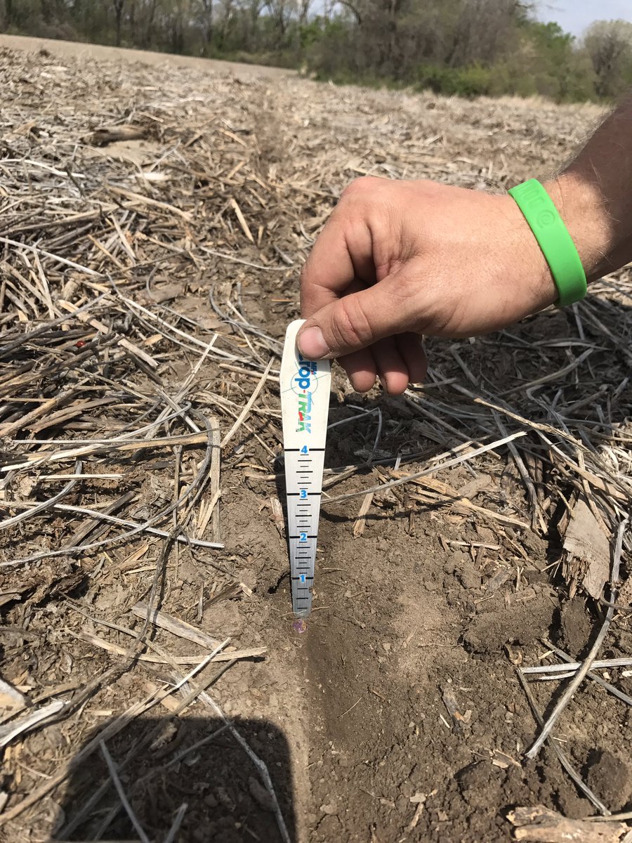 #Plant17 #Corn with @eepreston620 using #DownForce   put seed 2 inches deep #PlantIntoMoisture, follow up with #CropTrak for in-season recs