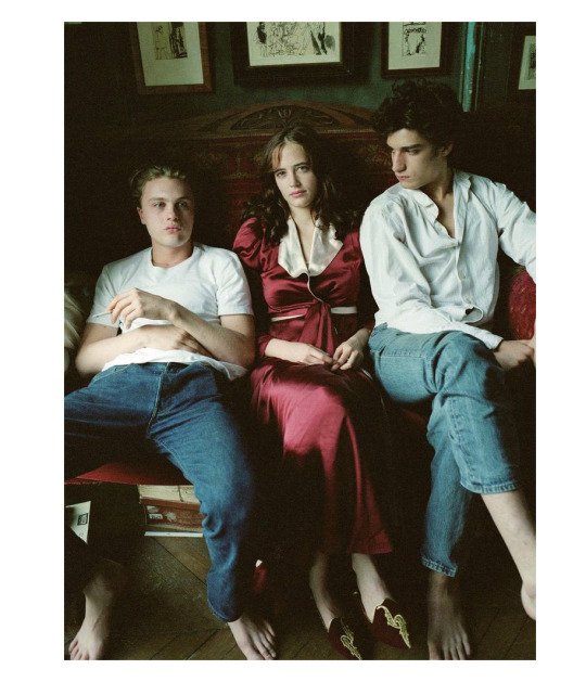 VKadre_ru on X: Michael Pitt, Eva Green and Louis Garrel photographed by  Brandy Eve Allen 2003  / X